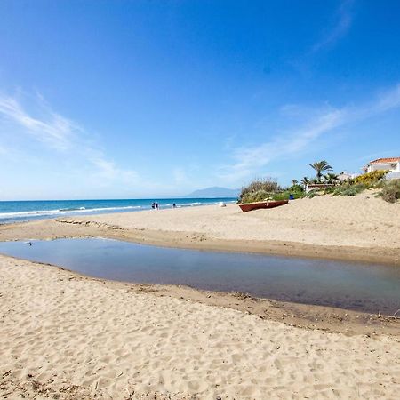 Perfectly Located Beachside Apartment In Elviria 马尔韦利亚 外观 照片