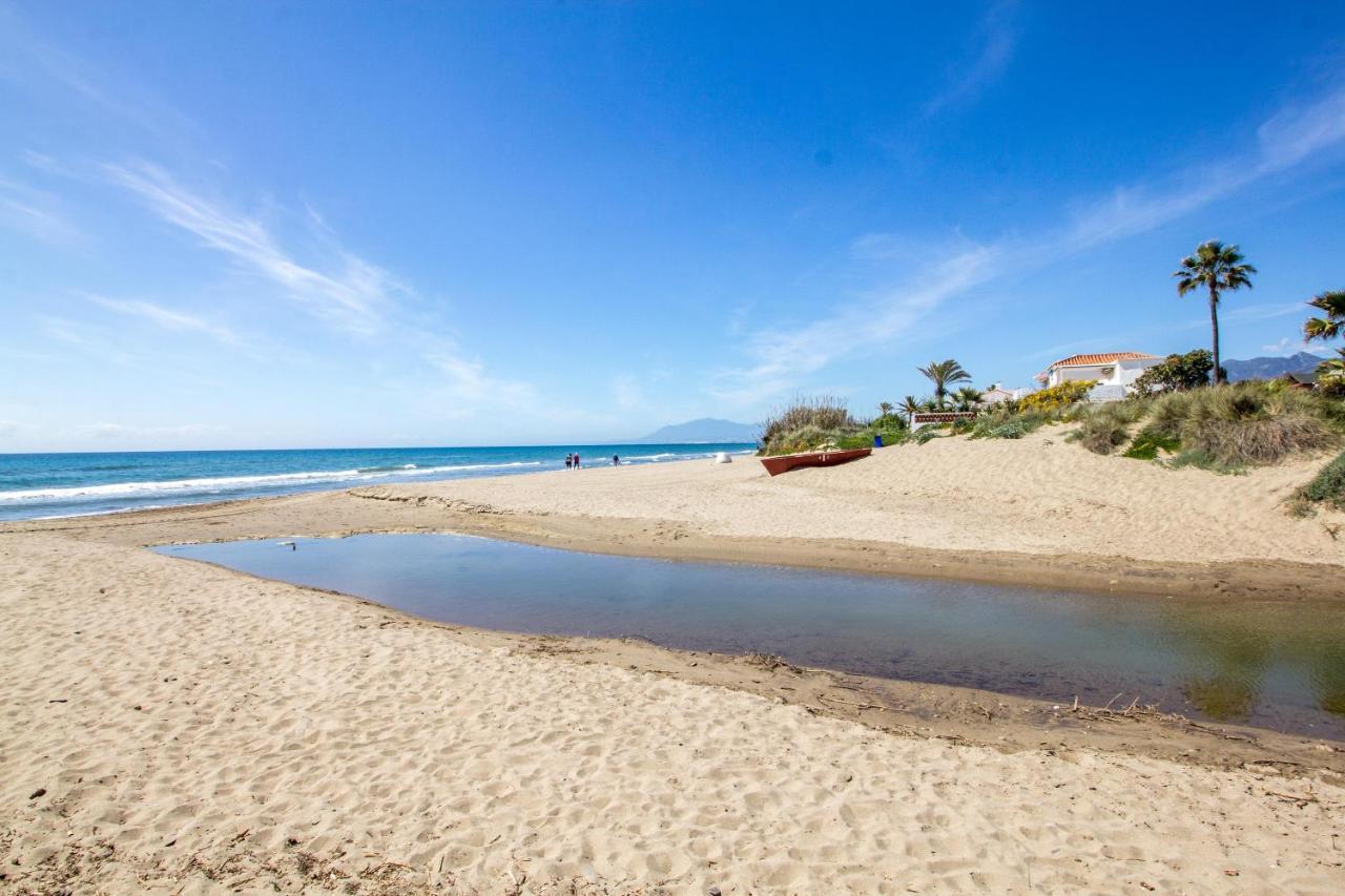 Perfectly Located Beachside Apartment In Elviria 马尔韦利亚 外观 照片